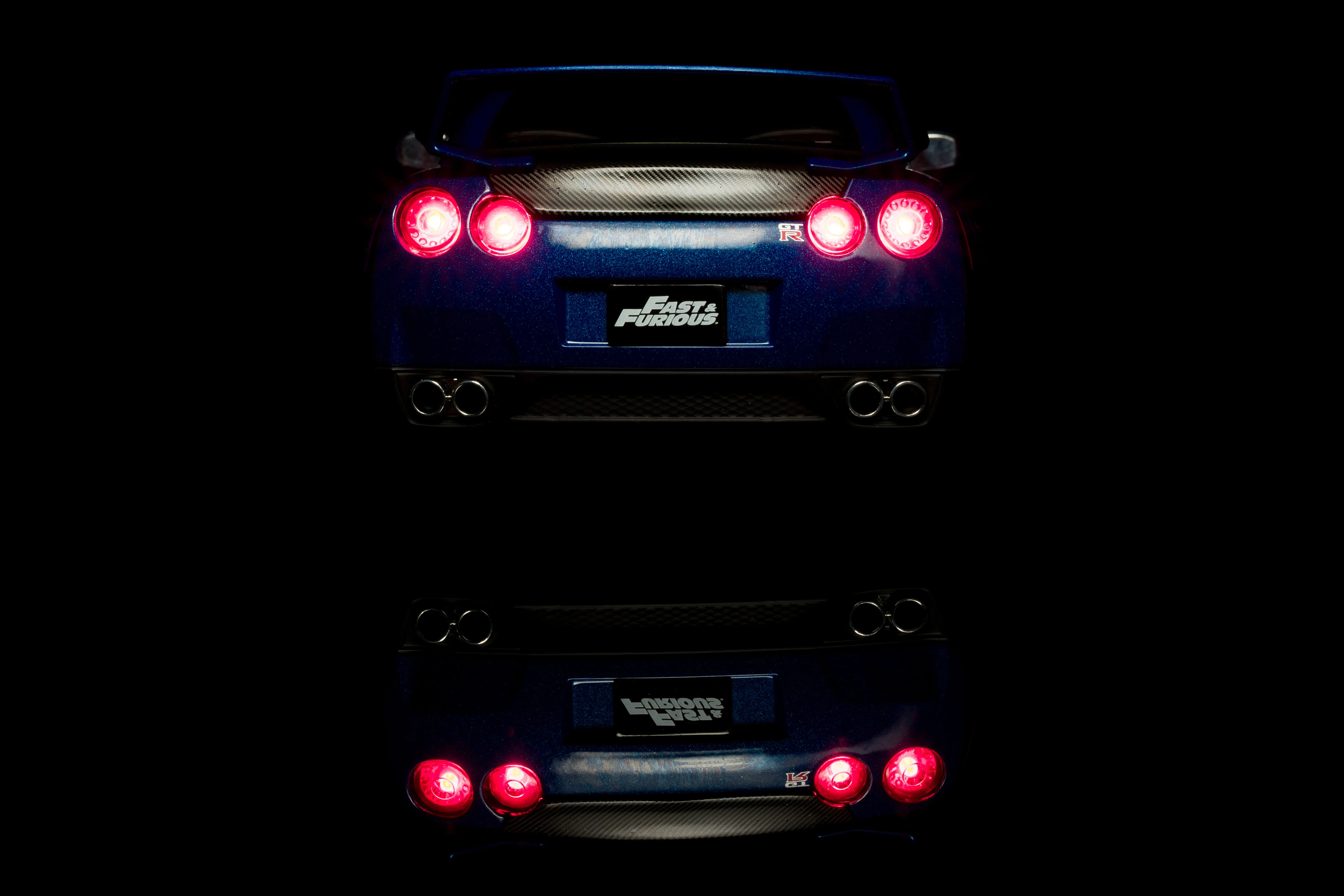 Fast & Furious Brian's Nissan GT-R (R35), 1:18 Scale Vehicle w/ Lights & 3.75" Figure - Image 4