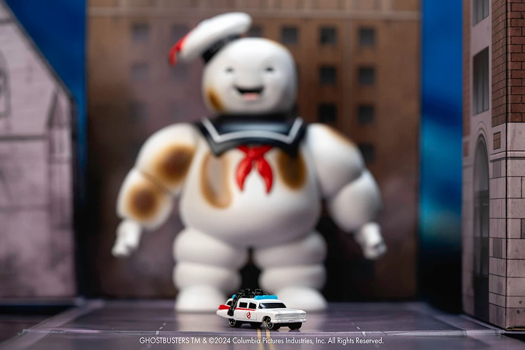 Ghostbusters Nano Scene w/ 1.65" Ecto-1 and 6" Stay Puft Marshmallow Man Diorama (Next Level Exclusive) - Image 5