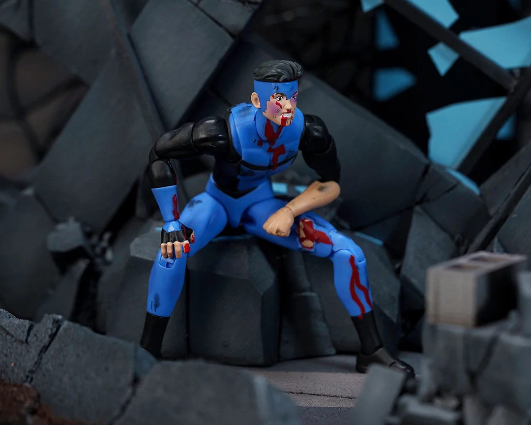 Invincible 1/12 Scale Action Figure Battle Damaged Deluxe Exclusive [ORDERS START 7/23/2026] - Image 15