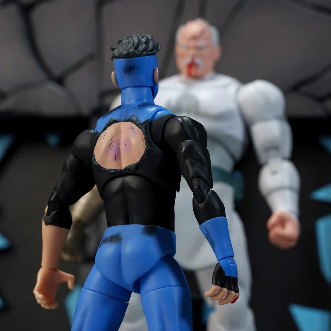 Invincible 1/12 Scale Action Figure Battle Damaged Deluxe Exclusive [ORDERS START 7/23/2026] - Image 6