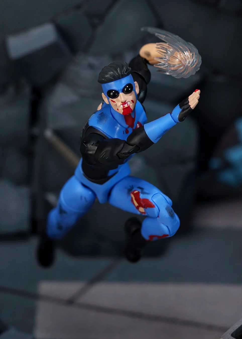 Invincible 1/12 Scale Action Figure Battle Damaged Deluxe Exclusive [ORDERS START 7/23/2026] - Image 8