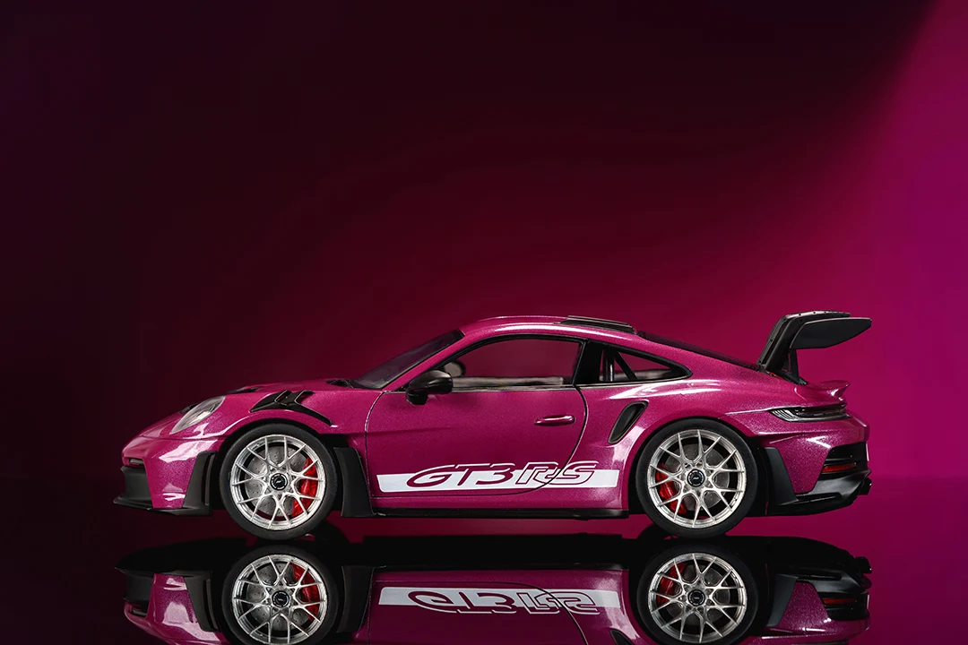 Pink Slips Porsche 911 GT-3 RS, 1:18 Scale Vehicle (Wave 6) - Image 12
