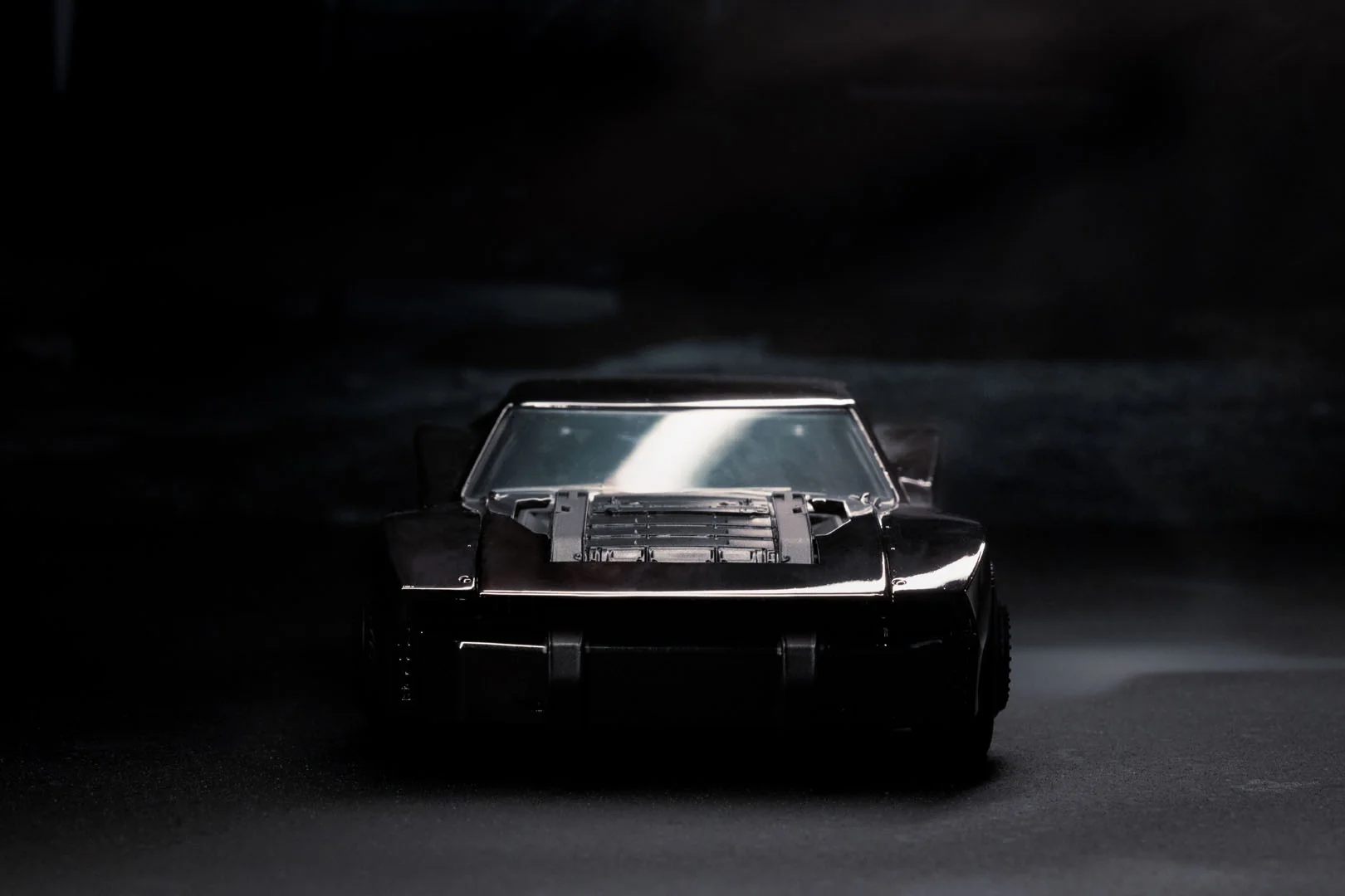The Batman (2022) Batmobile & Batman, 1:24 Scale Vehicle & 2.75" Figure (Exclusive) - Image 11