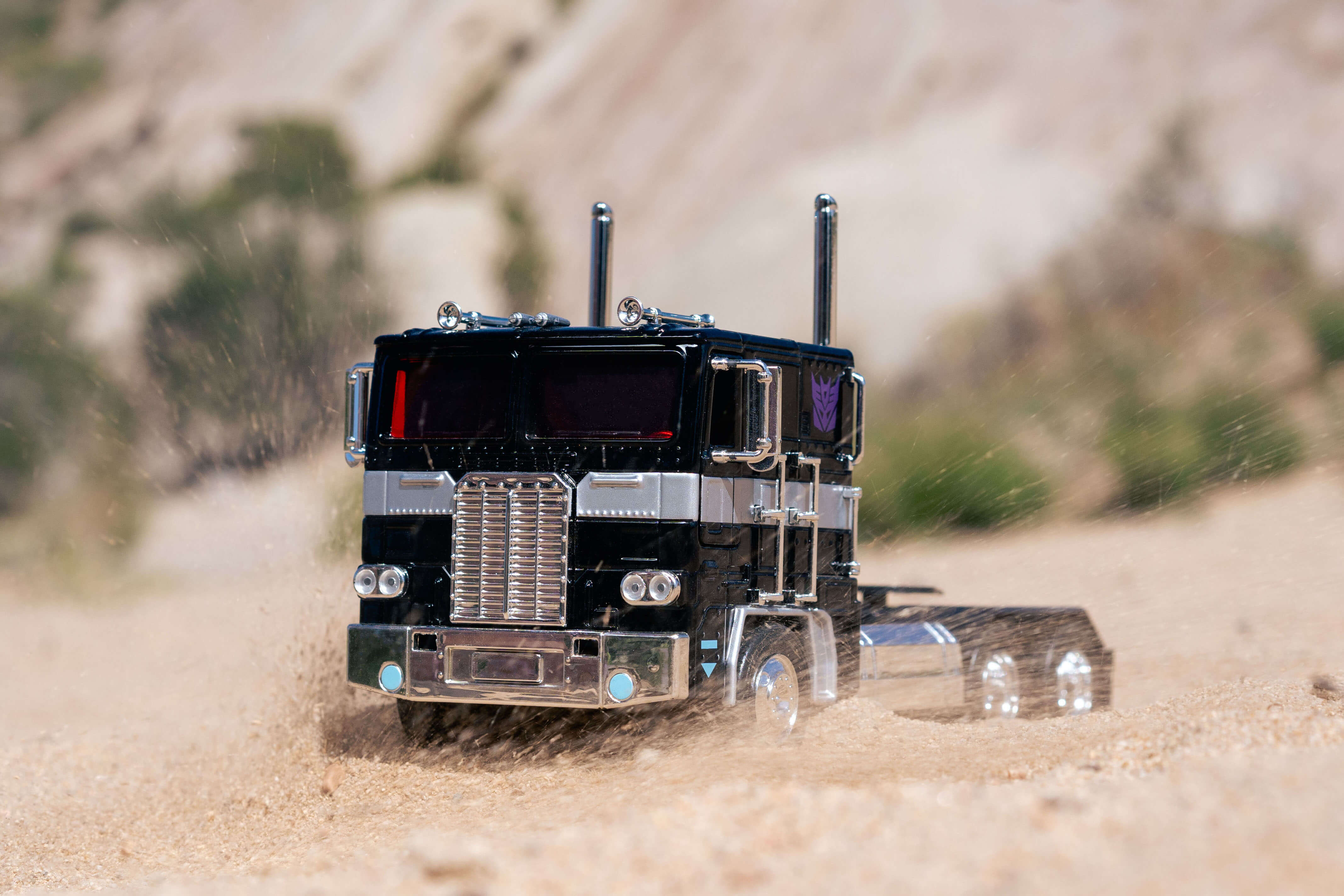 Transformers G1 Nemesis Prime, 1:24 Scale Vehicle