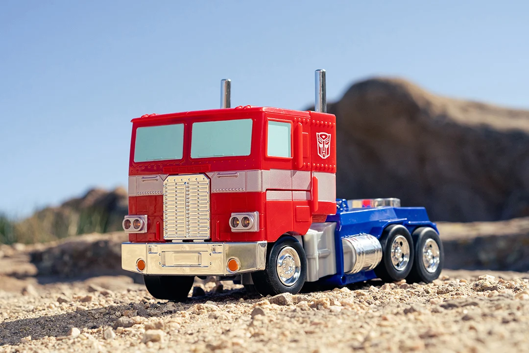 Transformers G1 Optimus Prime Converting R/C - Image 10